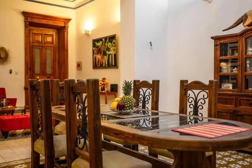 Villa Casa Armadillo, Colonial House With Pool Mérida México