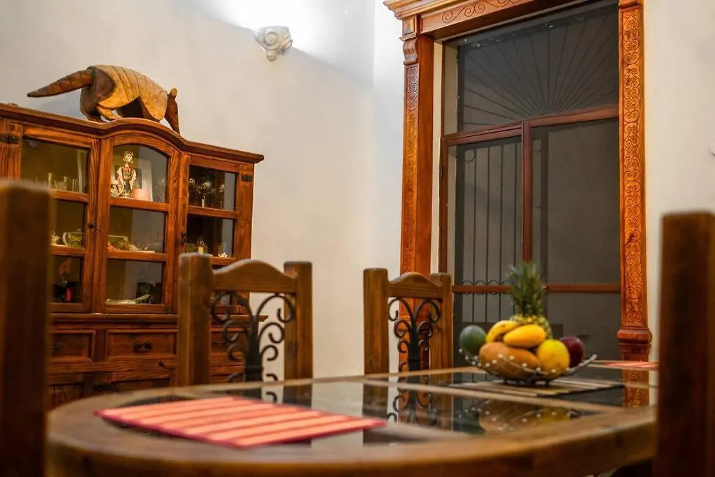 Villa Casa Armadillo, Colonial House With Pool Mérida México